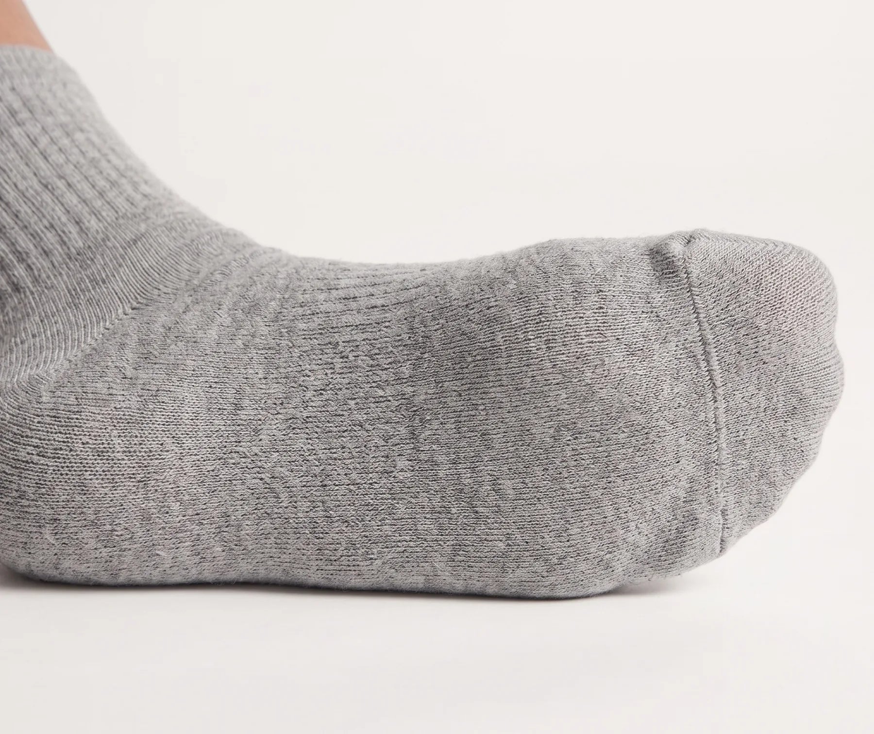 Wide toe box with a flat seam across the end